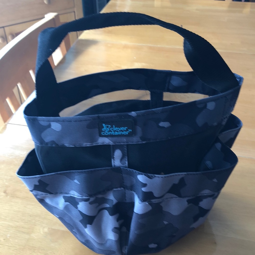 Clever container mesh bathroom caddie